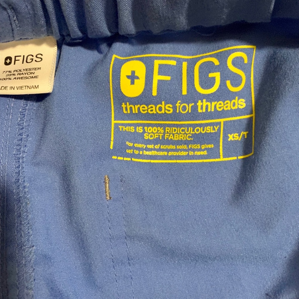 Livingston FIGS scrub pants xs tall.